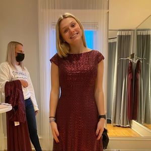 Meet your Posher, Lora